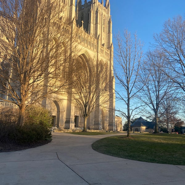 Foto diambil di Washington National Cathedral oleh Jessica Rose B. pada 2/23/2023