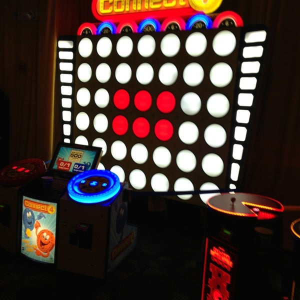 Photo taken at Dave &amp; Buster&#39;s by Jenny L. on 1/17/2013