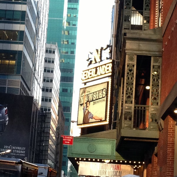 5/22/2013 tarihinde Jenny L.ziyaretçi tarafından Nederlander Theatre'de çekilen fotoğraf