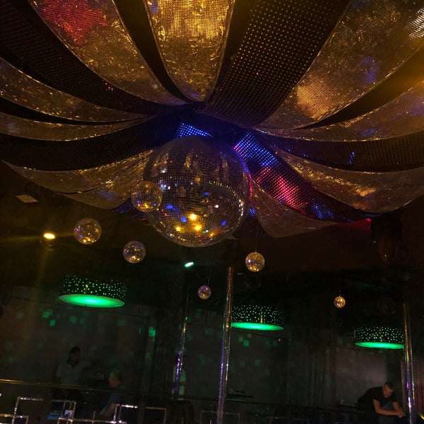 Foto tirada no(a) Disco Radio Hall por Murat em 8/13/2021