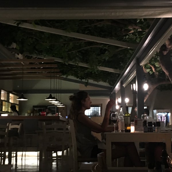 Foto scattata a Alana Restaurant da Malcom il 7/17/2018