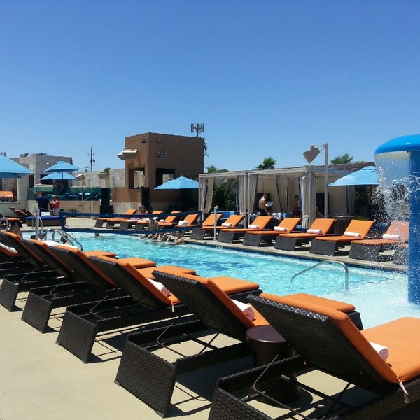 Foto diambil di Sapphire Pool &amp; Dayclub Las Vegas oleh Tanja Z. pada 6/13/2014