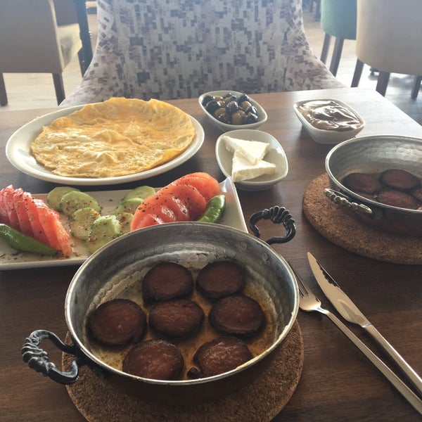 Photo taken at Barachã Cafe by Cagatay Ç. on 9/26/2016