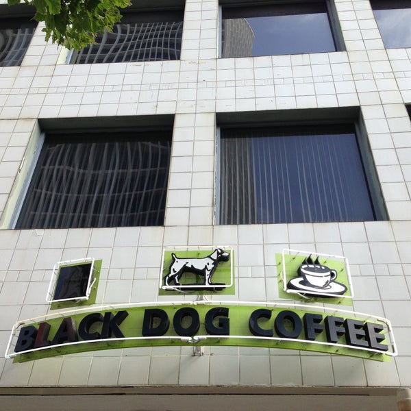 Foto scattata a Black Dog Coffee da Stephenie B. il 5/10/2013