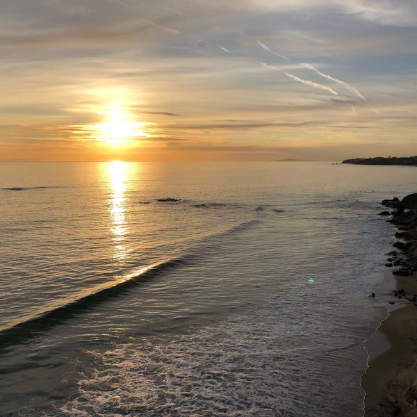 รูปภาพถ่ายที่ Surf &amp; Sand Resort โดย Stephenie B. เมื่อ 4/2/2019