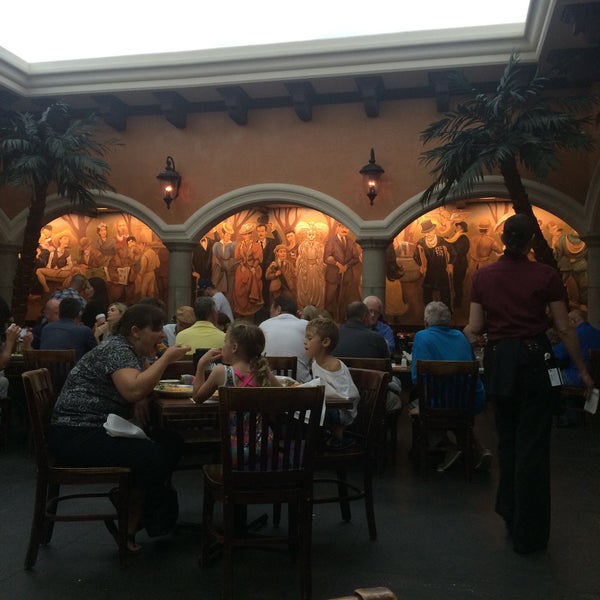 Foto tomada en Abuelo&#39;s Mexican Restaurant  por Erin C. el 7/29/2015