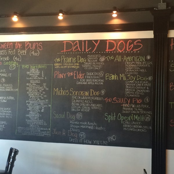 รูปภาพถ่ายที่ Prairie Dogs Hot Dogs &amp; Handcrafted Sausages โดย Erin C. เมื่อ 6/14/2015