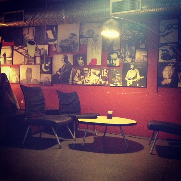 รูปภาพถ่ายที่ Café del Codo โดย Leticia V. เมื่อ 3/23/2013