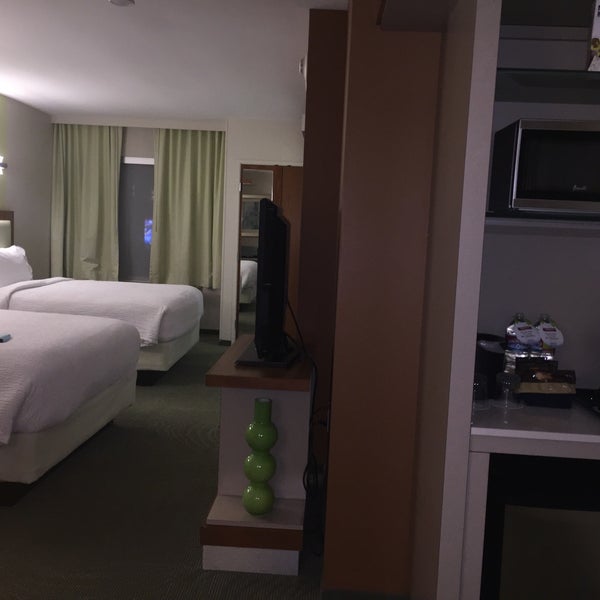 Foto scattata a Springhill Suites by Marriott Las Vegas Convention Center da JetzNY il 3/7/2016