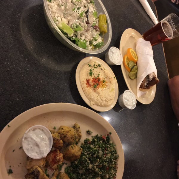 Das Foto wurde bei Sabas Mediterranean Restaurant von JetzNY am 3/22/2017 aufgenommen