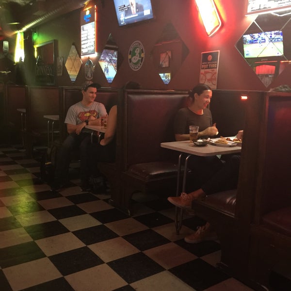 10/20/2016에 JetzNY님이 Subway Inn에서 찍은 사진