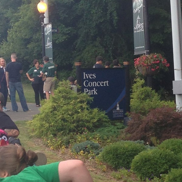 8/22/2013 tarihinde Jacki M.ziyaretçi tarafından Ives Concert Park'de çekilen fotoğraf