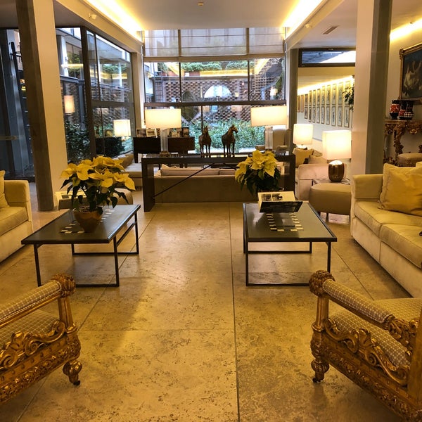 Das Foto wurde bei Grand Hotel Minerva von Valéria Weiss🌷 am 1/6/2018 aufgenommen