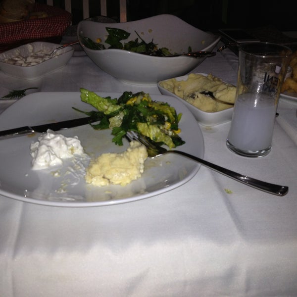 Foto diambil di Kalispera Restaurant oleh Alev A. pada 5/1/2013