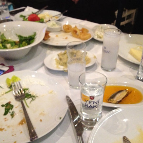 Foto diambil di Mavra Restaurant oleh Alev A. pada 4/20/2013