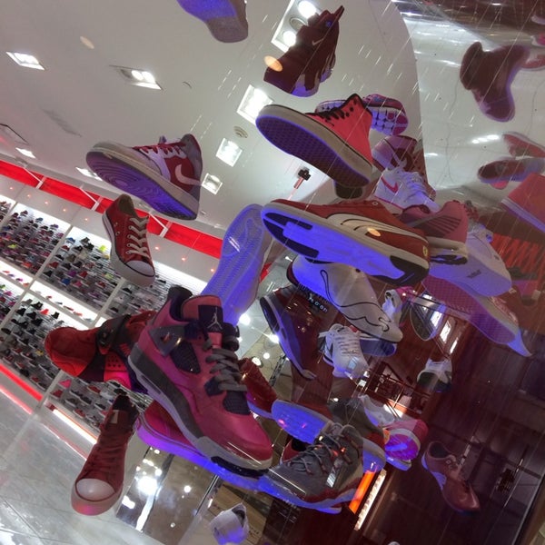 Arrowhead mall shoe best sale stores