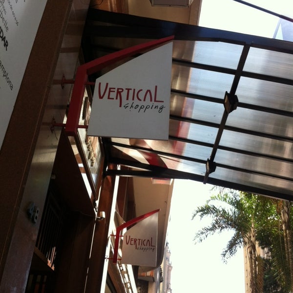 รูปภาพถ่ายที่ Shopping Vertical โดย Ludmylla L. เมื่อ 1/21/2014