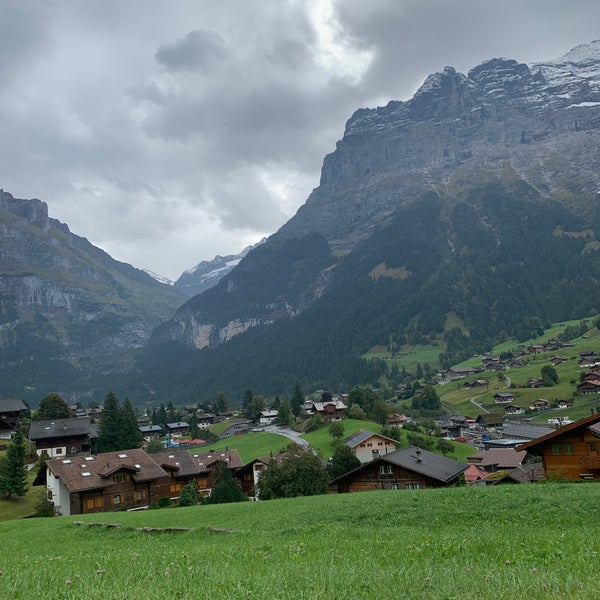 Foto diambil di Belvedere Swiss Quality Hotel Grindelwald oleh Mshari 🦍 pada 9/26/2021