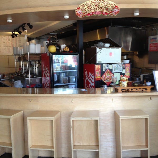 4/22/2013 tarihinde KaeLyn R.ziyaretçi tarafından Han Noodle Bar'de çekilen fotoğraf