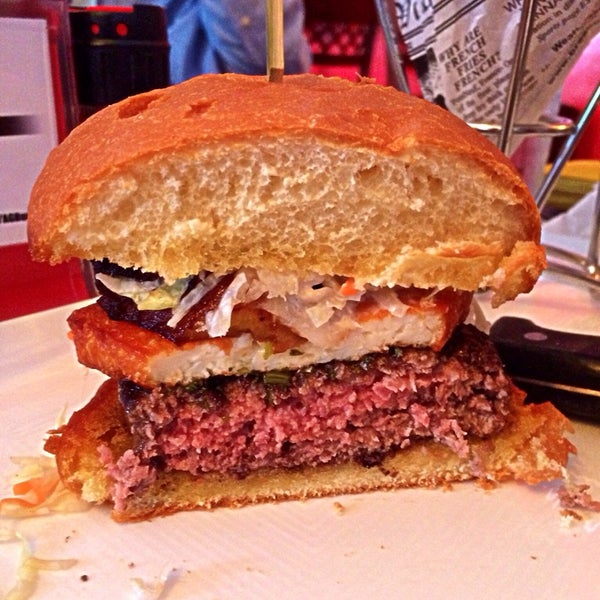 3/12/2014にKarelyn B.がA&amp;G Burger Jointで撮った写真