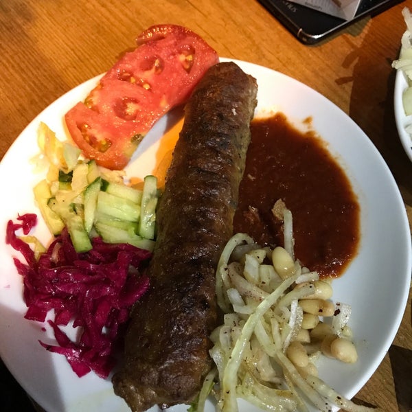 Photo taken at kol köfte tarihi Sofram Restaurant ( Fethi Baba&#39;nın Yeri) by Melike D. on 8/24/2017