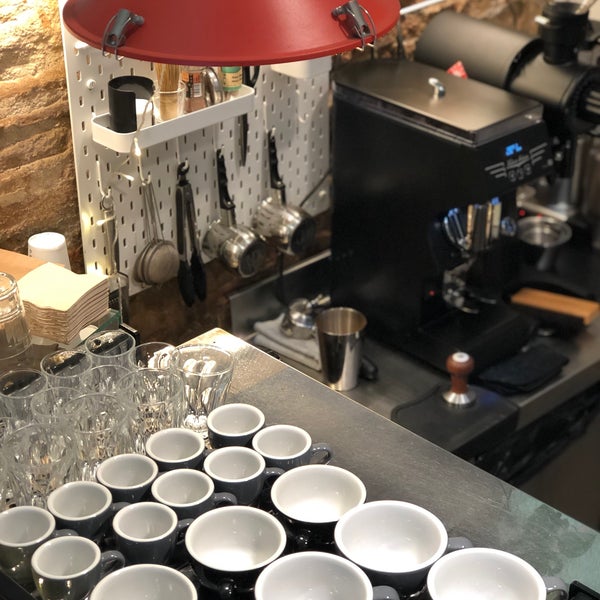 Das Foto wurde bei Dalston Coffee von Dalston Coffee am 1/1/2019 aufgenommen
