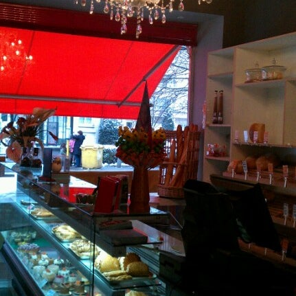 Foto scattata a The Cosy Bakery da Olga M. il 1/13/2013
