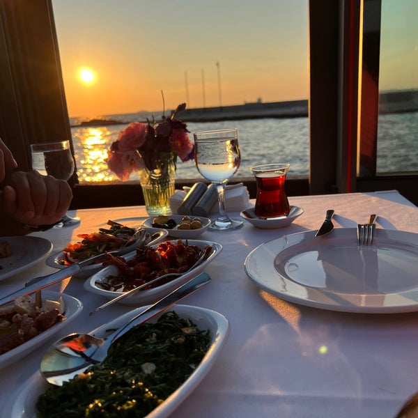 Снимок сделан в Adabeyi Balık Restaurant пользователем Mustafa T. 8/14/2022