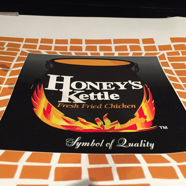 Снимок сделан в Honey&#39;s Kettle Fried Chicken пользователем Jennifer T. 10/14/2019