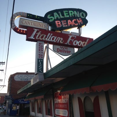 รูปภาพถ่ายที่ Cantalini&#39;s Salerno Beach Restaurant โดย Mark A. เมื่อ 10/1/2012