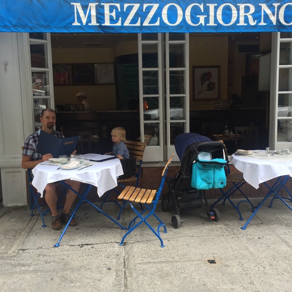 รูปภาพถ่ายที่ Mezzogiorno โดย Сусик เมื่อ 6/29/2015