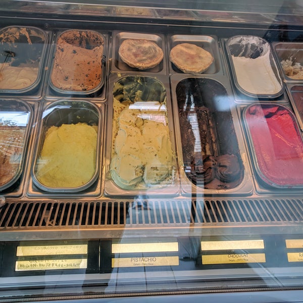 of course the crêpes are tasty, but it's also worth noting the gelato and sorbetto🍧