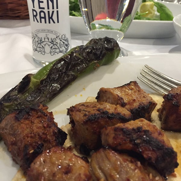 Foto scattata a Ataköy Bahçem Restaurant da Seyhan C. il 10/5/2017