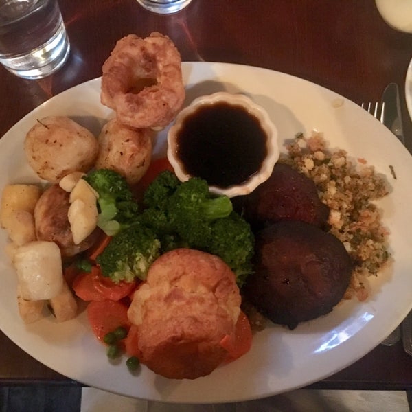 They have a Sunday roast option for vegetarians! Tablemates who ordered the full English all cleared their plates.