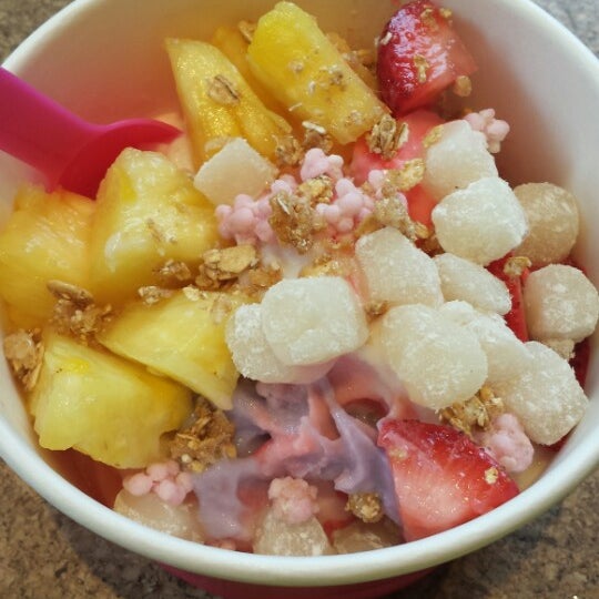 7/8/2014 tarihinde Karen L.ziyaretçi tarafından Tutti Frutti Frozen Yogurt'de çekilen fotoğraf