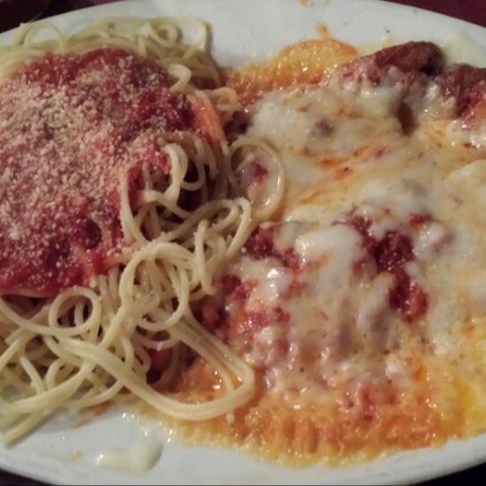 8/15/2014에 Karen L.님이 Napoli Pizza &amp; Pasta에서 찍은 사진