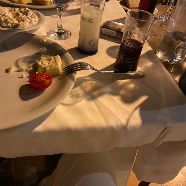 Das Foto wurde bei İstasyon Restaurant von Akayy am 8/25/2021 aufgenommen