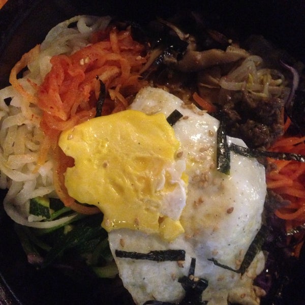 11/20/2013 tarihinde Feather M.ziyaretçi tarafından Beewon Korean Cuisine'de çekilen fotoğraf