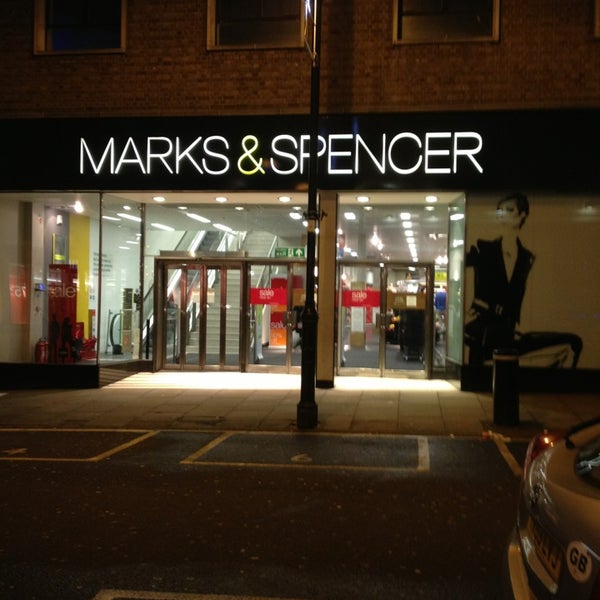 รูปภาพถ่ายที่ Marks &amp; Spencer โดย Justin G. เมื่อ 1/12/2013