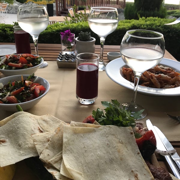 Снимок сделан в Spice Market Restaurant - Adana HiltonSA пользователем Orkun E. 5/27/2017