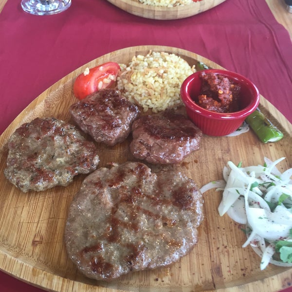 4/19/2016 tarihinde Eylem Ebru Yapıcıziyaretçi tarafından Sote Steak House'de çekilen fotoğraf