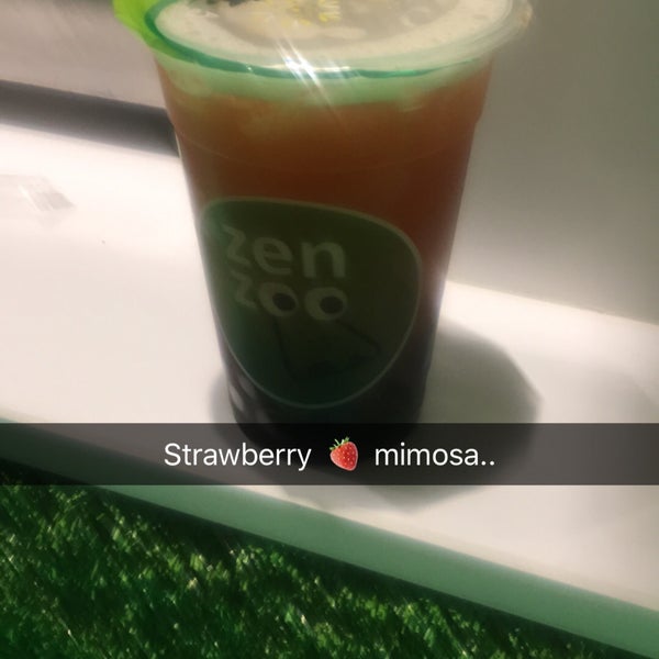Tried the strawberry mimosa with tapioca pearls. It was soooo good, esp the pearls, really chewy and amazing.