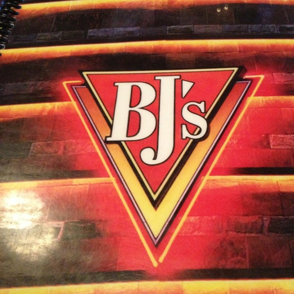 Photo taken at BJ&#39;s Restaurant &amp; Brewhouse by totsrocks on 2/23/2013