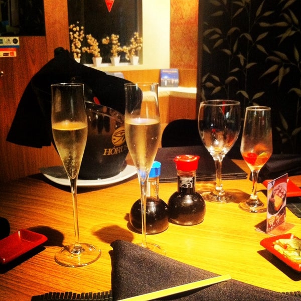 Foto tirada no(a) Bentô Sushi Lounge por Ike Z. em 5/10/2014