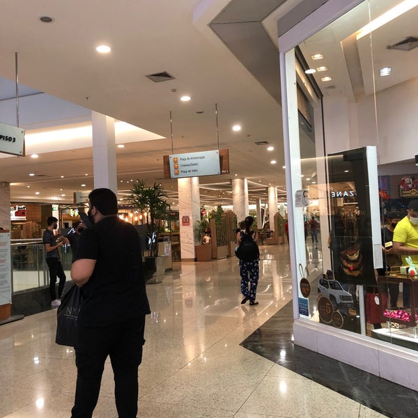 Foto tirada no(a) Taguatinga Shopping por Paulo em 4/1/2021