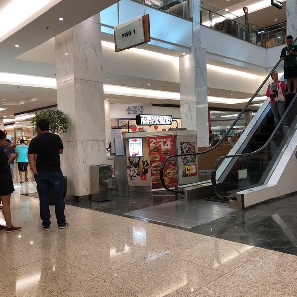 Foto diambil di Taguatinga Shopping oleh Paulo pada 5/18/2019