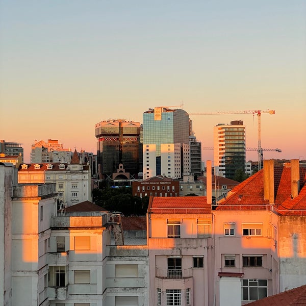 Foto diambil di SANA Lisboa Hotel oleh Paulo pada 8/21/2022