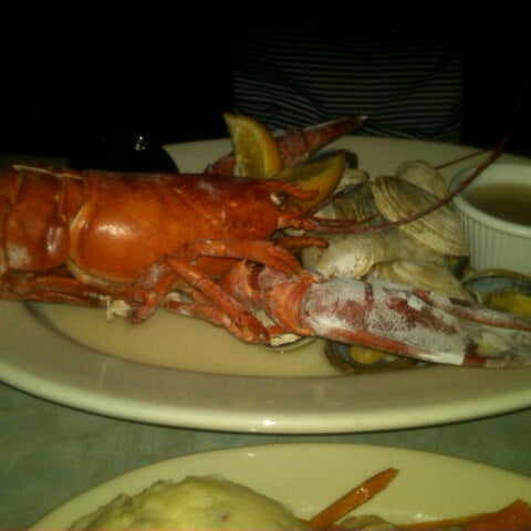 Foto scattata a Westbrook Lobster Restaurant &amp; Bar da Rachel il 9/16/2012