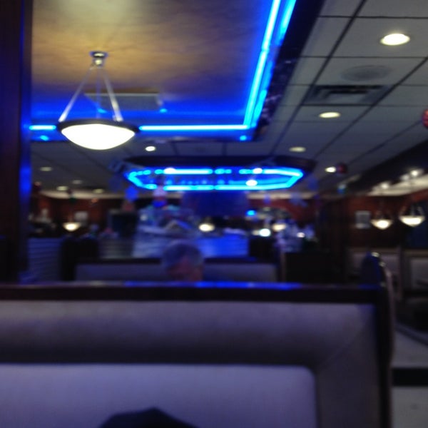 Foto tirada no(a) Malibu Diner por Hilton K. em 12/24/2012
