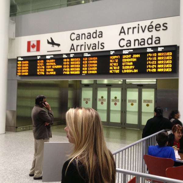Foto tomada en Aeropuerto Internacional Toronto Pearson (YYZ)  por Sreekar R. el 4/12/2013